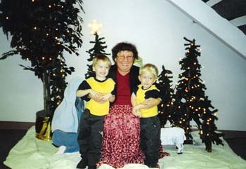 Elvira&boys_2003_1